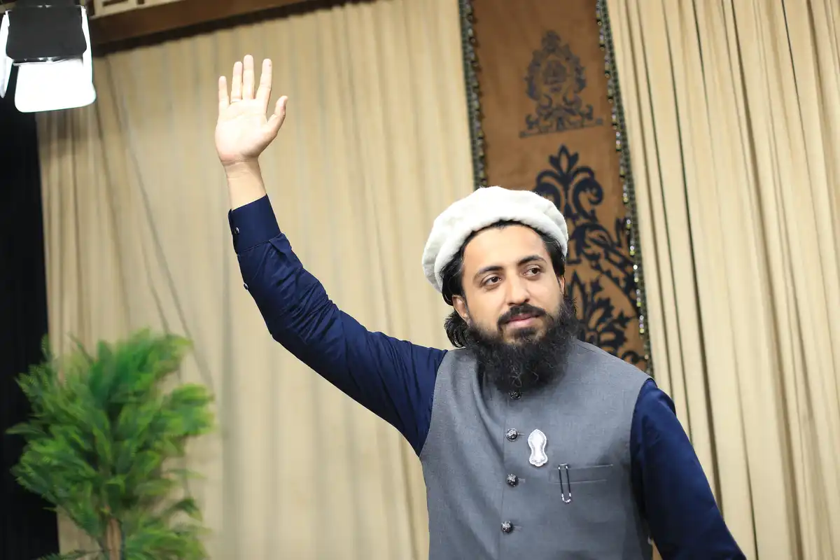 Elevate Your Visual Content with This Exclusive Hafiz Saad Hussain Rizvi Picture